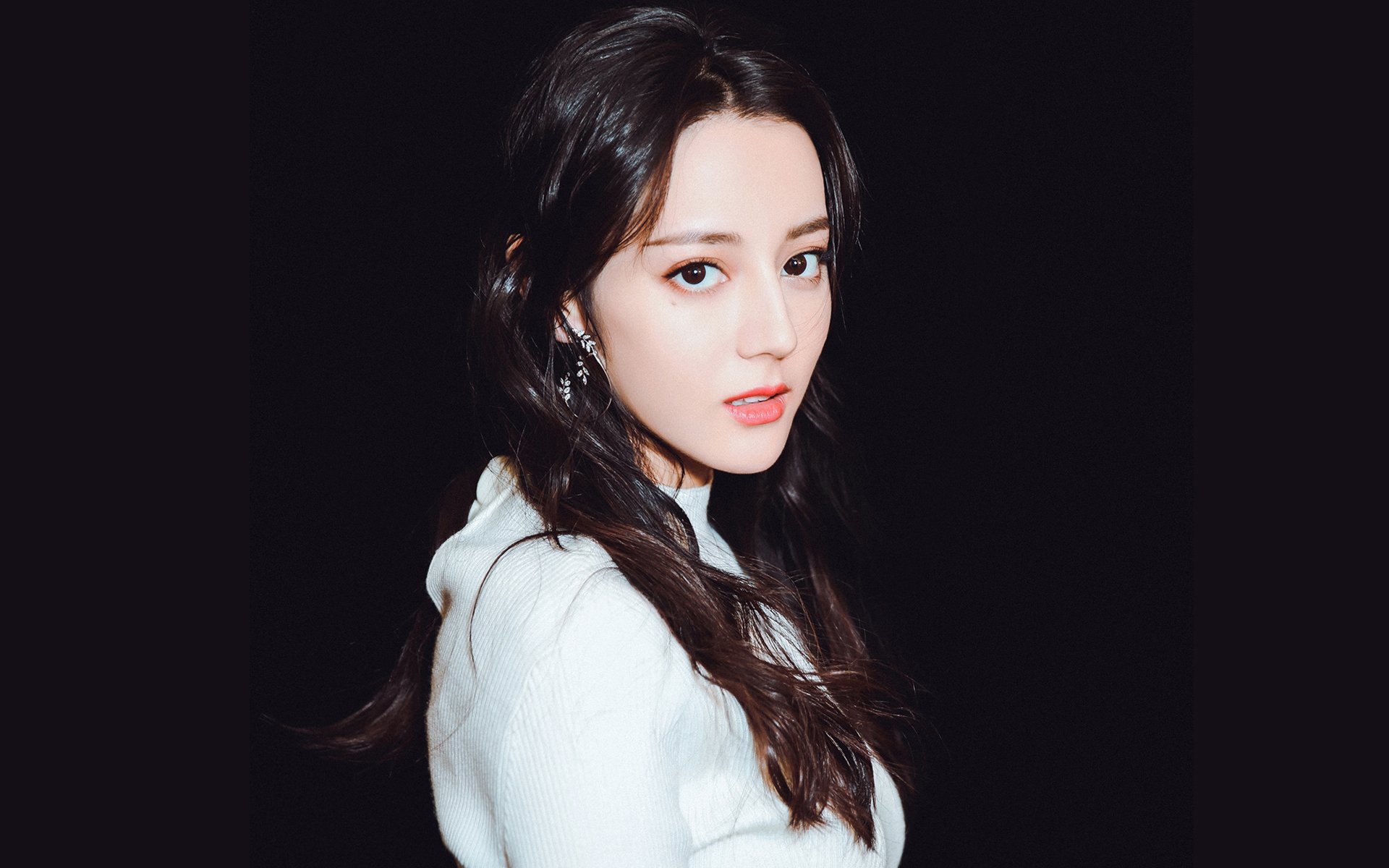 开云体育官网在线-英超VAR判罚中语义理解辅助技术的应用与局限，足球var裁判有几个