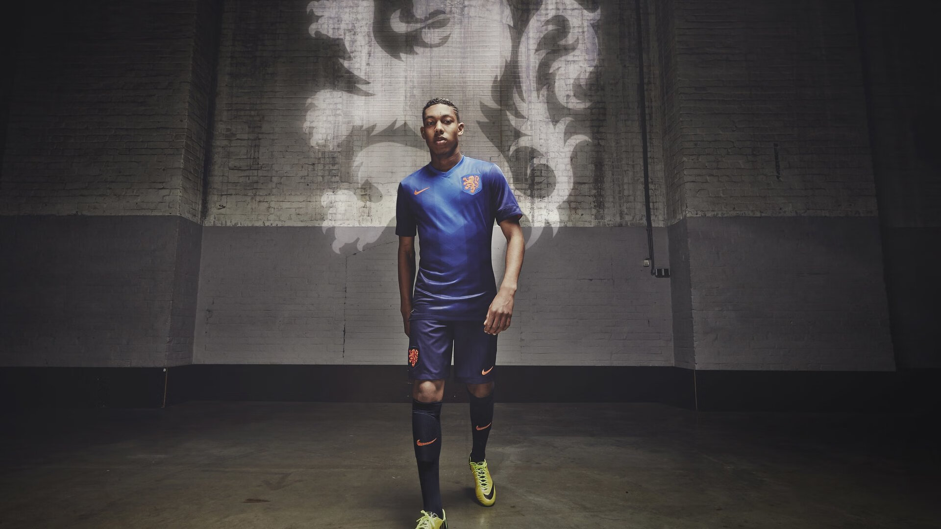 kaiyun开云体育-C罗关键破门葡萄牙晋级八强，葡萄牙夺冠c罗伤退