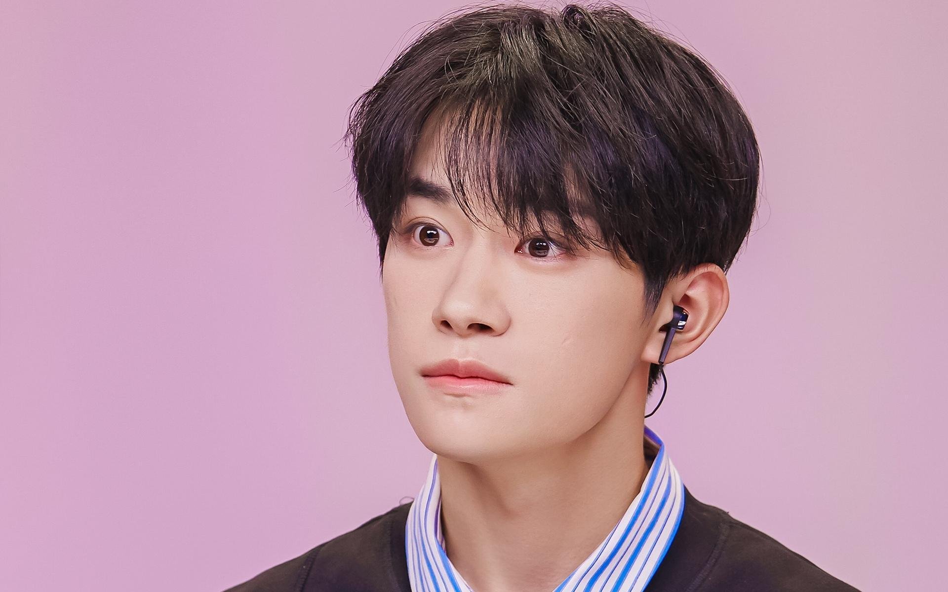 青年队战术演练专注于场上转换速度与防守位置纪律,青年集训队